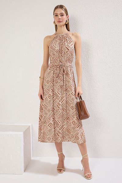 Trendyol Collection Hellbraunes, gewebtes Midikleid mit gerader Taille und elastischem Bund TWOSS19EL0155