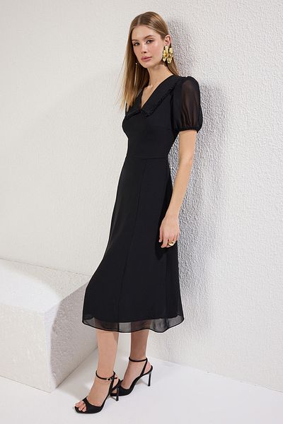 Trendyol Collection Schwarzes, gerades A-Linien-Midi-Webkleid TWOSS25EL00256