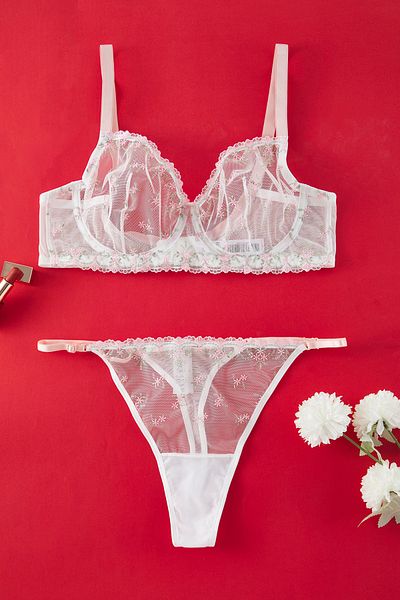 Trendyol Curve Übergröße, Spitzenstickerei, Seilträger, kappenloses Strickunterwäsche-Set – TBBAW25DG00000
