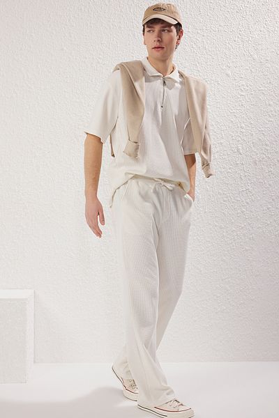 Trendyol Collection Ecrufarbene, weit geschnittene, strukturierte Jogginghose mit weitem Bein