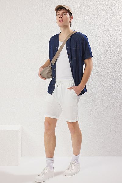Trendyol Collection Weiße, übergroße, fließende Sommer-Shorts und Bermudas im Leinen-Look TMNSS25SR00004