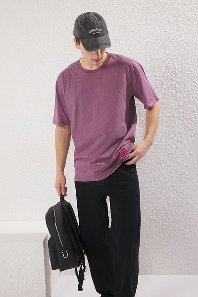 Trendyol Collection Lila Oversize-T-Shirt aus Baumwolle mit blassem Effekt – TMNSS23TS00153