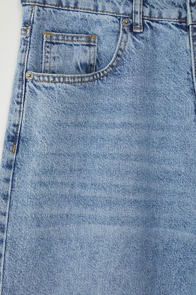 Trendyol Collection Blaue Baggy-Denim-Jeansshorts TMNSS25SR00031