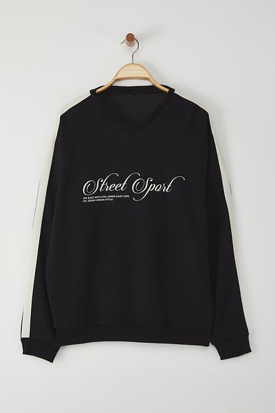 Trendyol Collection Черен суитшърт с V-образно деколте и широк крой, щампа и текст, без повдигане, More Sustainable TMNAW25SW00208