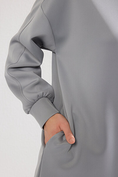 Trendyol Modest Šedá potápěčská pletená mikina – oversize s kapucí, kapsa TCTAW22TW0151