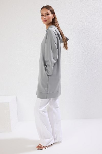 Trendyol Modest Graues Scuba-Strick-Sweatshirt – Übergroße Kapuze, Tasche TCTAW22TW0151
