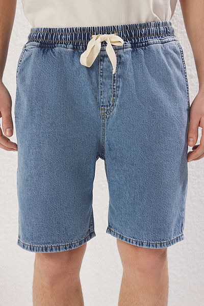 Trendyol Collection Blaue Denim-Shorts und Bermudas mit normaler Passform TMNSS25SR00032