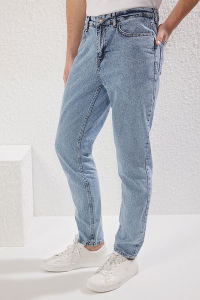 Trendyol Collection Blaue Jeans-Jeans mit ätherischer Passform TMNAW23JE00104