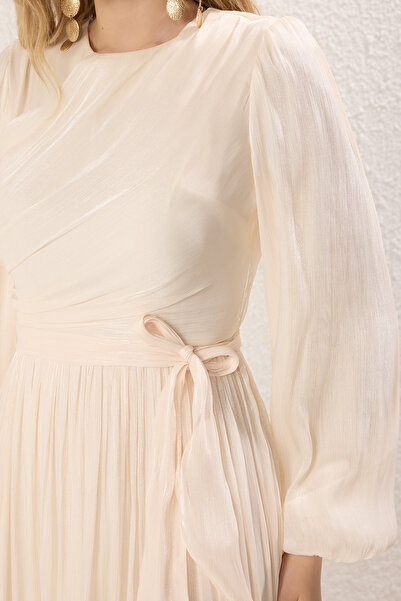 Trendyol Modest Ecru vlečka Detailní třpytivé šifonové večerní šaty TCTAW25DB00012