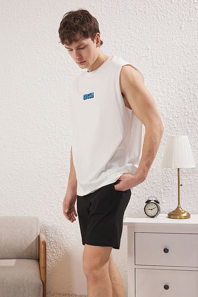 Trendyol Collection Ecru-schwarzes Strick-Pyjama-Set – Sportler-Shorts mit normaler Passform TMNSS25PT00022