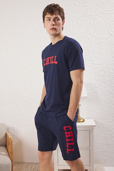 Trendyol Collection Marineblaues Strick-Pyjama-Set mit normaler Passform und bedruckten Shorts TMNSS25PT00015
