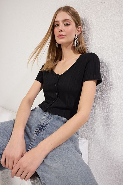 Trendyol Collection Εύκαμπτη μπλούζα μαύρη με ραβδώσεις - λαιμόκοψη πισίνας, πατιλέτα, TWOSS24BZ00364