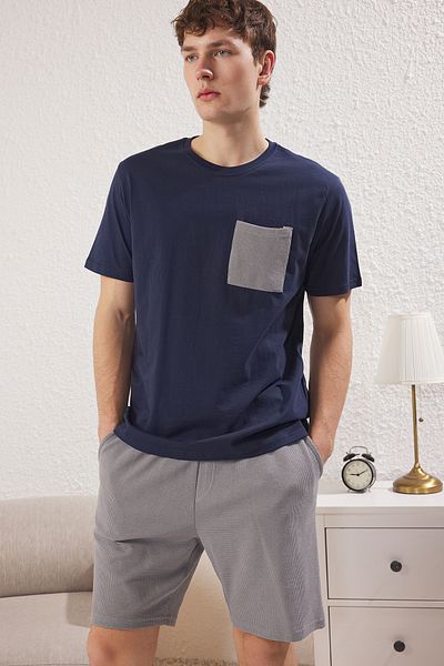 Trendyol Collection Marineblau-graues, strukturiertes Pyjama-Set mit normaler Passform und Shorts TMNSS25PT00021