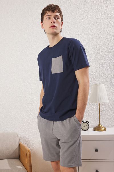 Trendyol Collection Marineblau-graues, strukturiertes Pyjama-Set mit normaler Passform und Shorts TMNSS25PT00021