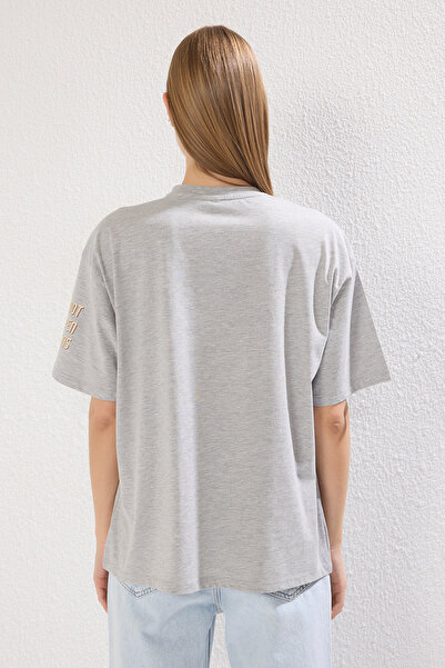 Trendyol Collection Space Printed Grey Oversize βαμβακερό μπλουζάκι - TWOSS21TS3663
