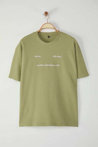 Trendyol Collection Μπλουζάκι με υφή με κέντημα μέντας - TMNSS25TS00129