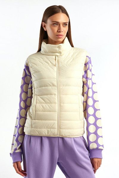 United Colors of Benetton Women / Girls Cream Vest (Model Code: 124A2Twddj003)