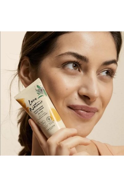 Oriflame كريم الوجه المغذي من لوف نيتشر يحتوي على الشيا والعسل العضوي