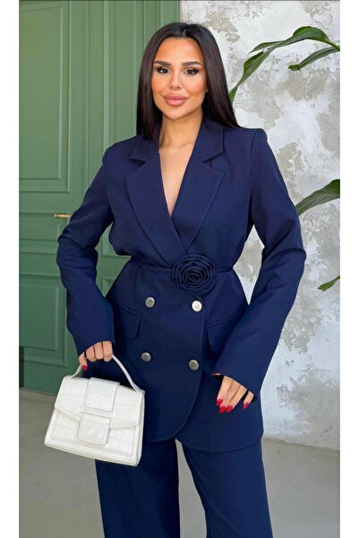 pembekurdelem Kadın Gül Detaylı Ceket Pantolon Takım Lacivert