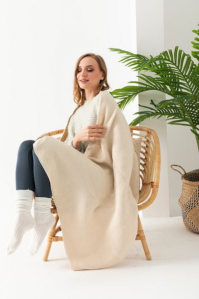 Wega Moda 100% Acrylic and Silk Yarn Blend Single Tv Blanket, Plain Knit