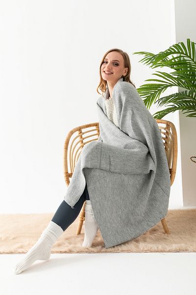 Wega Moda 100% Acrylic and Silk Yarn Blend Single Tv Blanket, Plain Knit