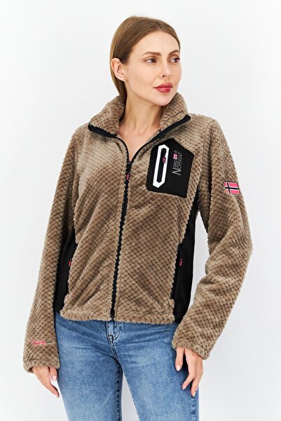 Geographical Norway سترة سوفت شيل مطرزة بشعار للنساء، لون بني