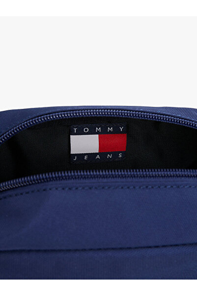 Tommy Hilfiger TJM ESS DAILY NYLON WASHBAG férfi kék táska - AM0AM13537