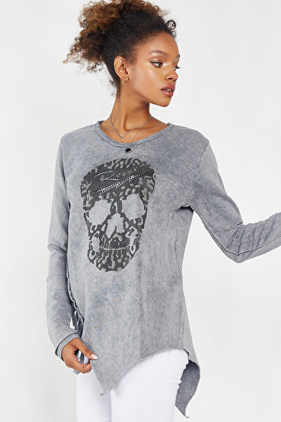 Hopoi Дамски асиметричен суитшърт с щампован отстрани череп