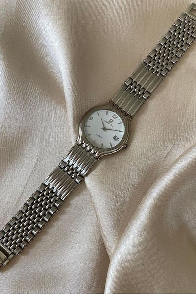 Momentus Silver Color Stainless Steel Band Original Vintage Men Wrist Watch