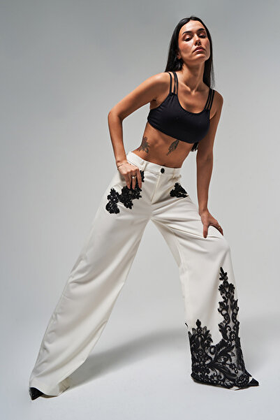 its basic Γυναικείο παντελόνι σε χρώμα εκρού με δαντέλα με χαλαρή κοπή