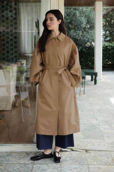 Hooopstore Καμηλό καμπαρντίνα με λεπτομέρεια από το Rose Cape