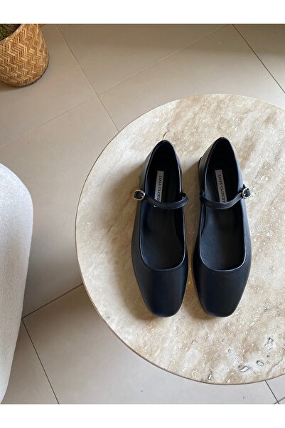 LOSS CLOUDY أحذية مسطحة ذات نطاقات سوداء