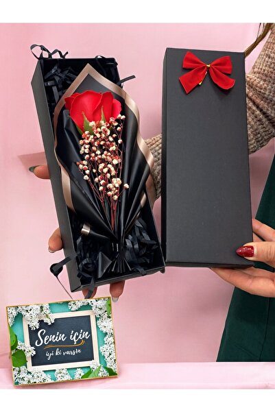 hediye arıları Siyah Hediye Kutusunda Kokulu Kırmızı Gül Buketi Aranjmanı