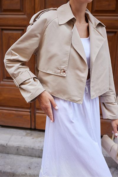 Askı Nişantaşı Beige Short Trench Coat with Belt and Piece Detail
