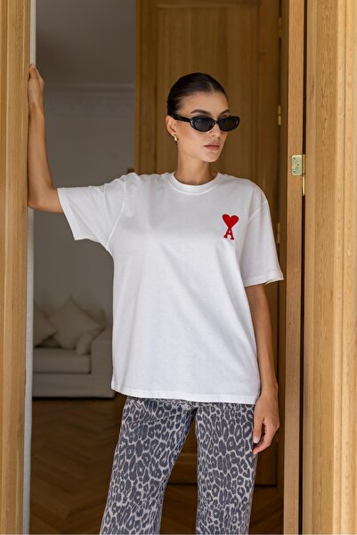 Askı Nişantaşı Ecru Heart Embroidery Detailed Oversize T-shirt