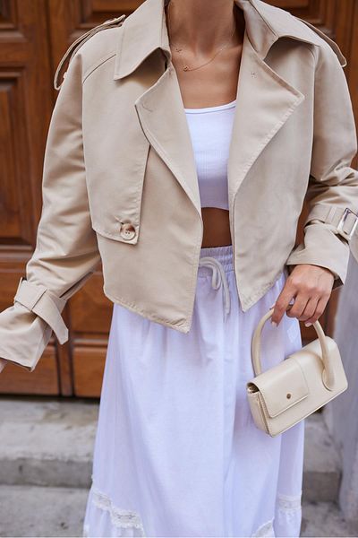 Askı Nişantaşı Beige Short Trench Coat with Belt and Piece Detail