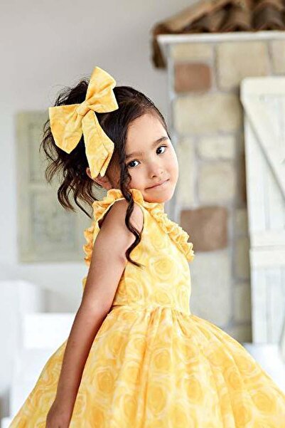 Riccotarz Kız Çocuk Yakası ve Etek Ucu Fırfırlı Üzeri Gül Baskılı Kolsuz Sarı Elbise