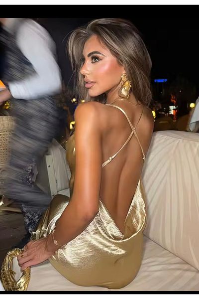 FASHION COCKTAIL Rochie de seara din satin stralucitor cu decolteu deschis Gold Dore