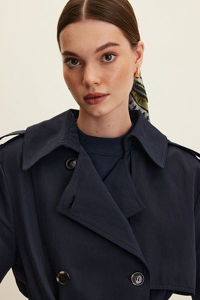 Manuka ANIKA Marineblauer zweireihiger Trenchcoat mit Gürtel