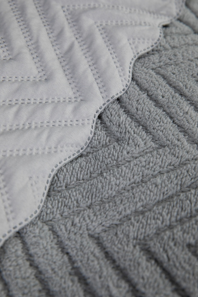 FAVORA Liena Wellsoft Double-Sided 4-Season Double Bedspread - Gray