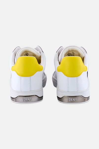 Dkny حذاء رياضي كاجوال برباط من Abeni للنساء، باللون الأبيض