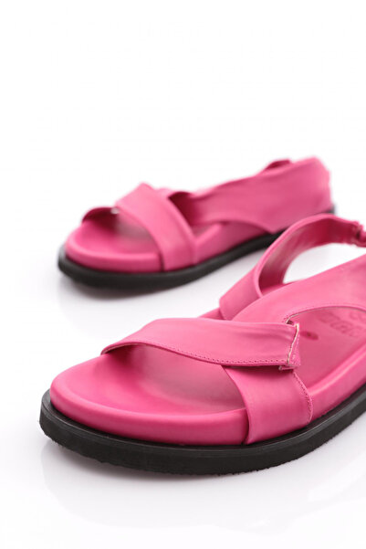 DGN Women's Cross Strap Sandals Fuchsia 41513372