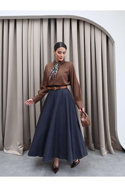 Lady Pixie تنورة ميدي من الدنيم بحزام بإبزيم ذهبي