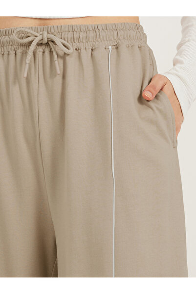 Styli Wide Leg Drawstring Joggers with Pintuck Detail