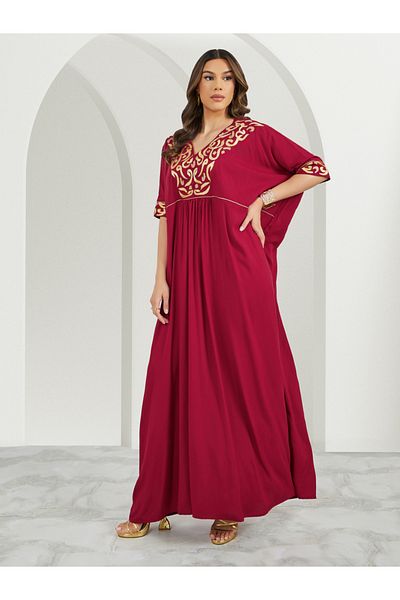 Maxim Creation By Styli جلابية مطرزة بفتحة رقبة على شكل حرف V وأكمام على شكل جناح الخفاش
