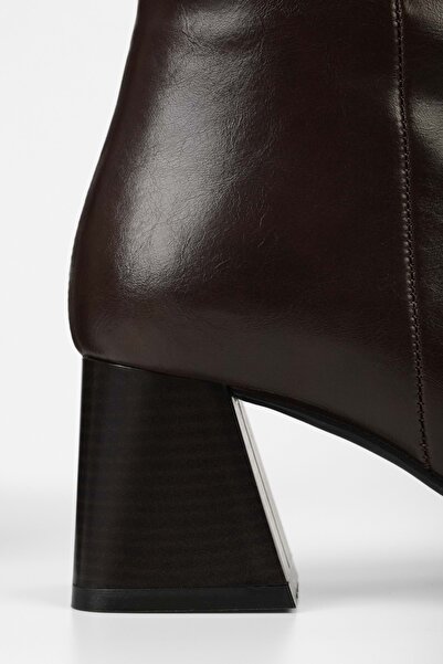 Shoeberry Women's Stall Brown Blunt Toe Boots