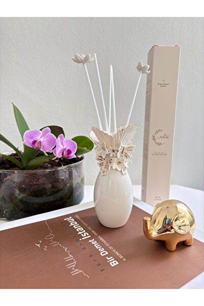 Aricia Oda Kokusu Yedek / Balat: Bergamut, Portakal Çiçeği, Yosun Notaları, M...