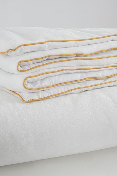 Gonz Alez Ultra Soft Wellsoft Quilt – Plush Texture, Warm and Lightweight |   4 Seasons Comfort