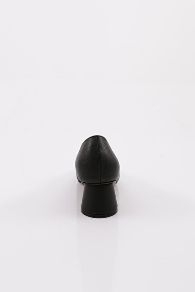 DGN Kadın Metal Aksesuarlı Sivri Burun Kalın Kısa Topuklu Ayakkabı Siyah 54212821