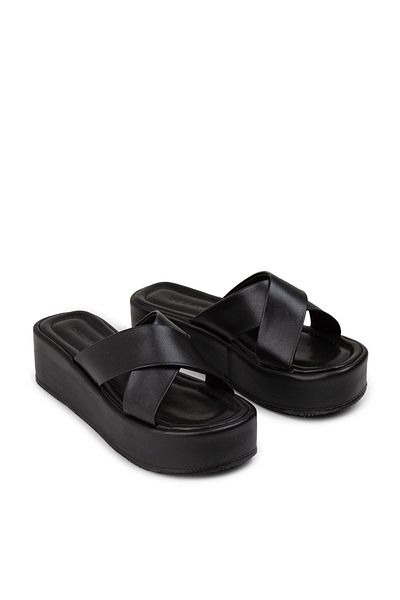 Deery Black Women's Slippers